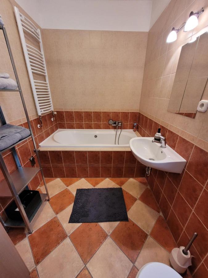 Hb Downtown Sunny Apartman Boedapest Buitenkant foto